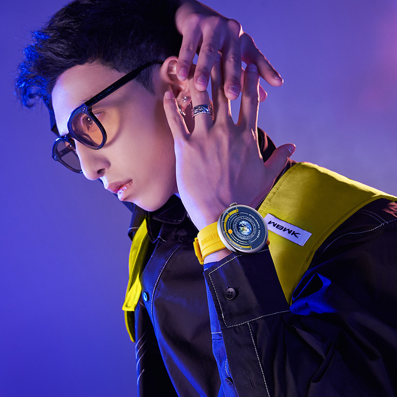 トレンディでクール、そしてファッショナブルなクォーツ時計ブラ - Luxury Watch Offers のレビューと価格